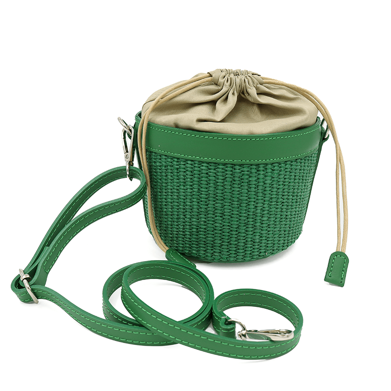 Дамска чанта тип кошничка от естествена кожа и рафия - зелена