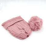 Топла зимна шапка с помпон - розова 