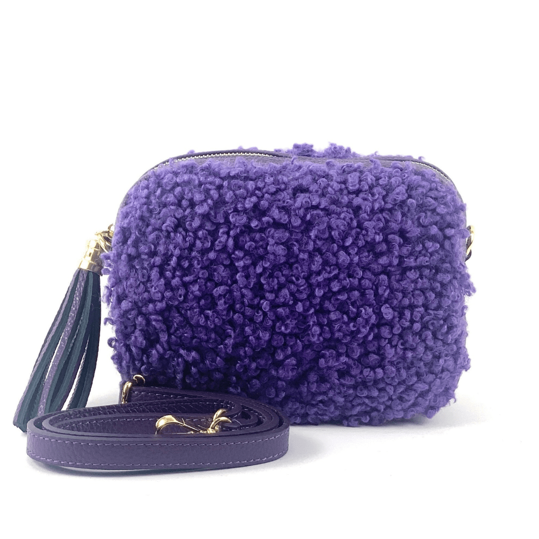 Чанта за през рамо от естествена кожа с плюш - тъмно лилава
