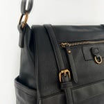 Дамска чанта с опушен ефект - тъмно кафява 