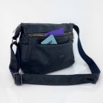 Чанта за през рамо с много джобове - светло синя 