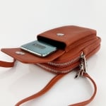 Чантичка през рамо с 2 отделения и джоб за телефон  - фуксия