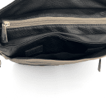 Удобна чанта за през рамо с много джобчета - черно/бежово