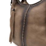 Голяма дамска чанта тип торба с опушени детайли - керемидено кафява