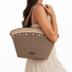 Дамска чанта тип торба от рафия с морски мидички - бежова