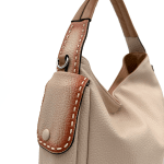 Дамска чанта тип торба с опушен ефект - бяла