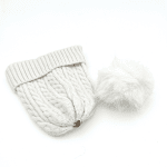 Топла зимна шапка с помпон - кафява 