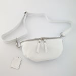 Дамска чанта тип " Бъбрек " от естествена кожа - бяла