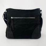 Дамска чанта за през рамо от водоустойчив материал - черна