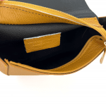 Чанта за през рамо от естествена кожа Leandra - тъмно лилава