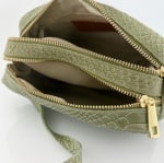 Чанта за през рамо от естествена кожа с крокодилски принт Bella - тюркоаз