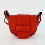 Бутикова чанта за през рамо от естествена кожа - червена
