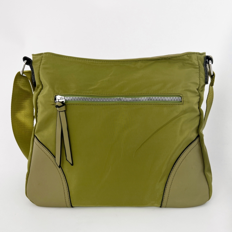 Дамска чанта за през рамо от водоустойчив материал - зелена  