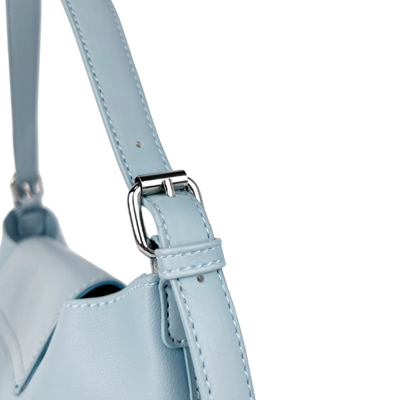 Голяма дамска чанта + подарък - несесер - светло синя 