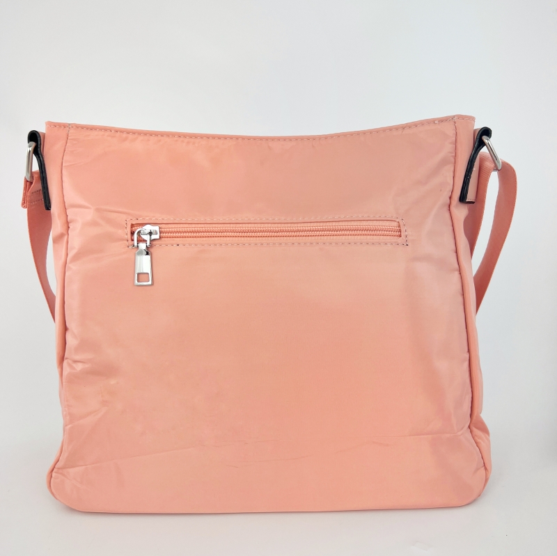 Дамска чанта за през рамо от водоустойчив материал - розово