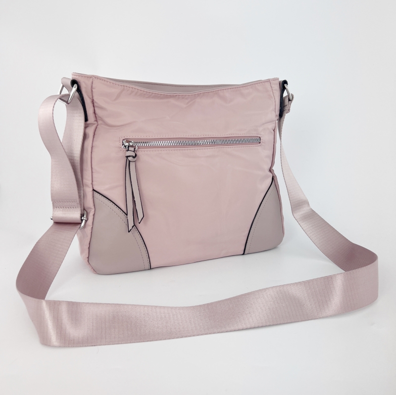Дамска чанта за през рамо от водоустойчив материал - лилава