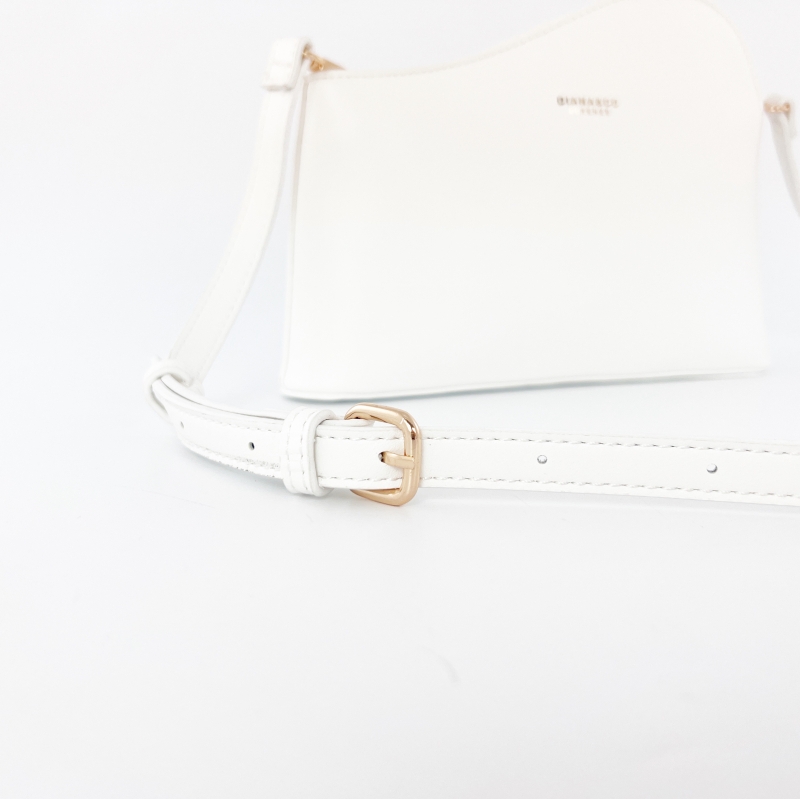 Diana & Co - интересна чанта за през рамо - бяла