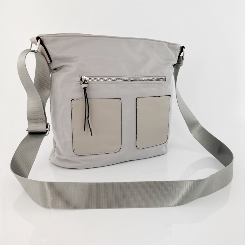 Дамска чанта за през рамо от водоустойчив материал - сива 