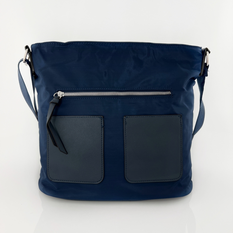 Дамска чанта за през рамо от водоустойчив материал - тъмно синя 